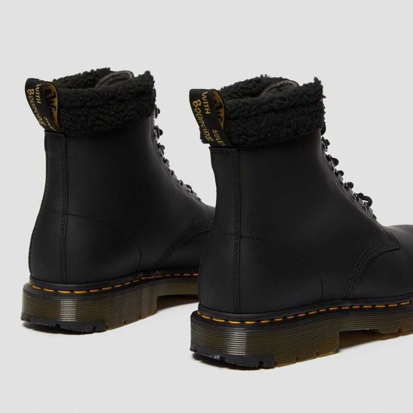 New women’s size 9 Dr.Martens 1460 Wintergrip Fleece Leather Boot - Picture 3 of 4